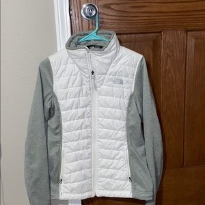 NORTH FACE ZIP UP